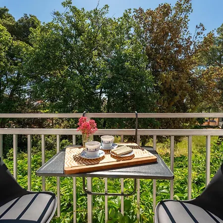 2 Bedroom Beautiful In Appartement Pakoštane
