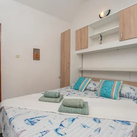 2 Bedroom Beautiful In Pakoštane