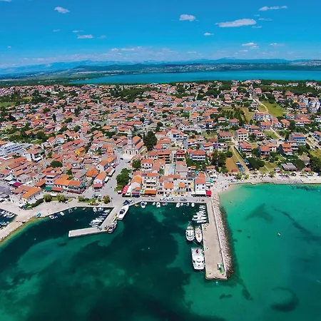 Διαμέρισμα 2 Bedroom Beautiful In Pakoštane